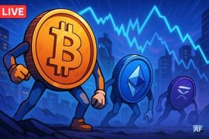 Illustration manga représentant Bitcoin en personnage dominant au premier plan, avec Ethereum, Solana et XRP en arrière-plan dans une posture plus hésitante. Une skyline floue et des graphiques financiers bleutés apparaissent en fond, avec un badge « LIVE » en haut à gauche.